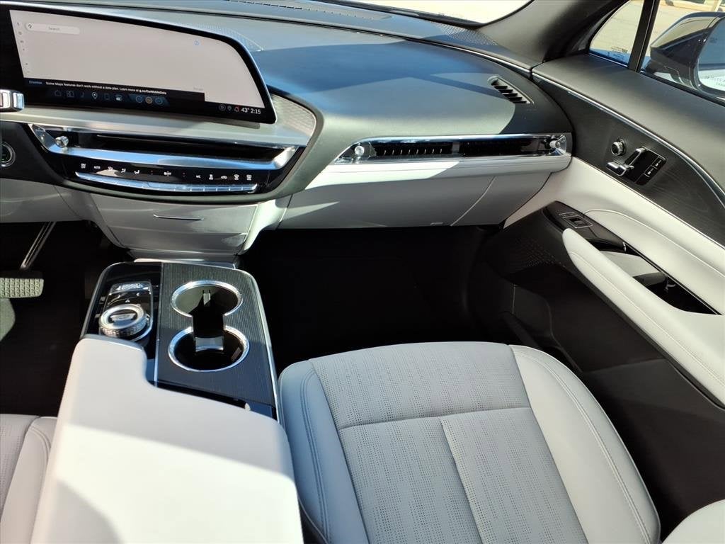 2024 Cadillac LYRIQ Luxury 1