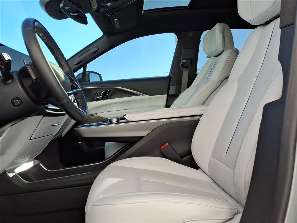 2024 Cadillac LYRIQ Luxury 1