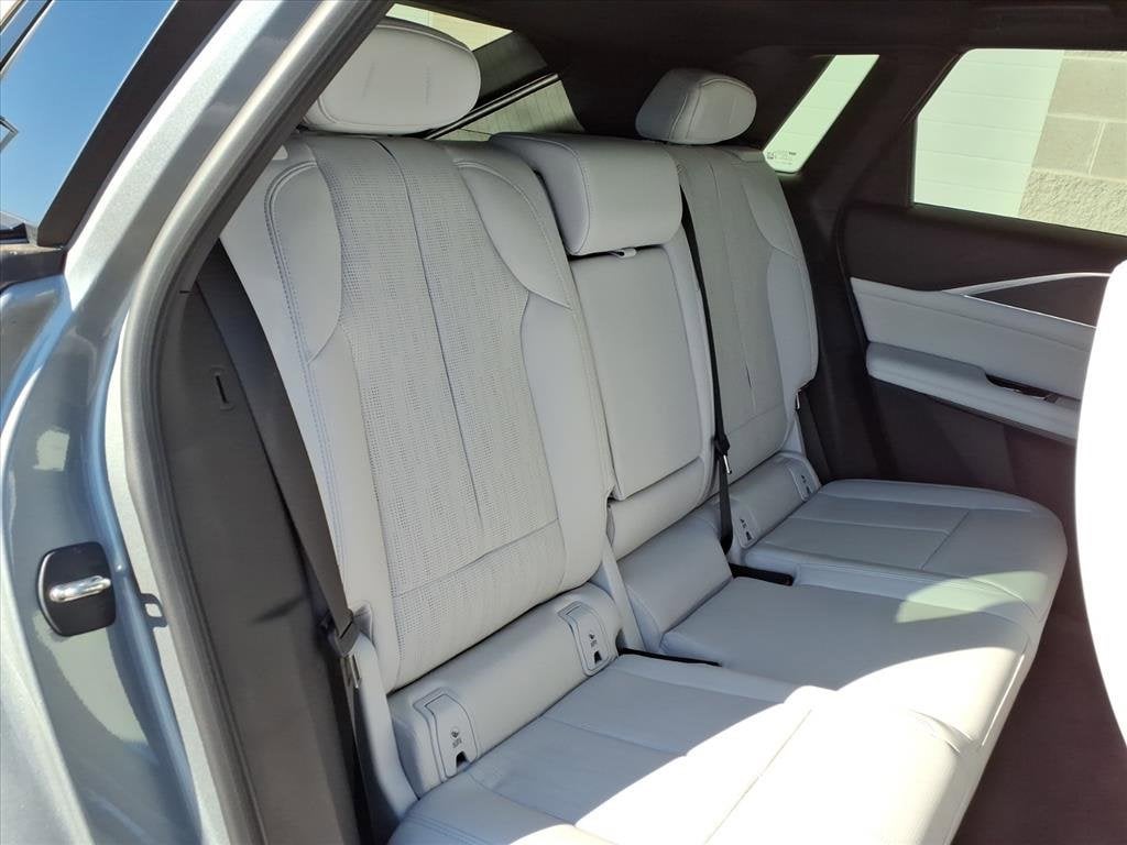 2024 Cadillac LYRIQ Luxury 1