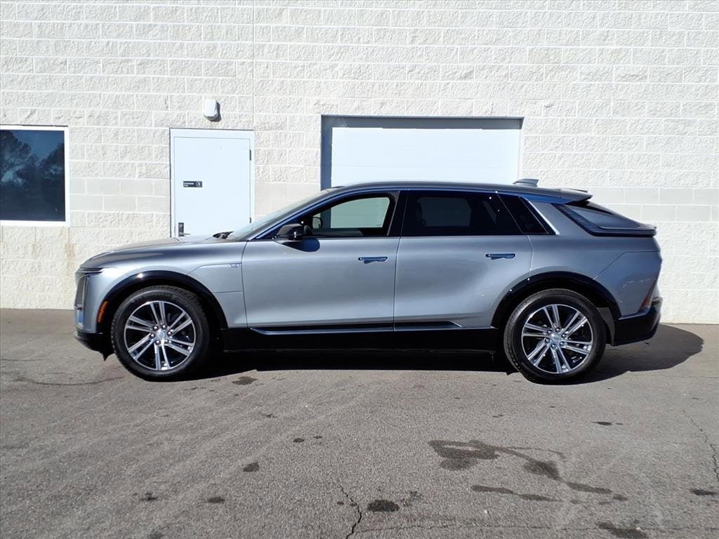 2024 Cadillac LYRIQ Luxury 1