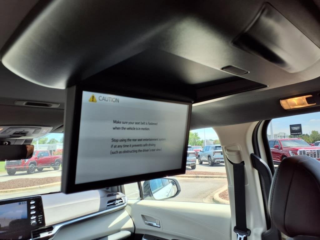 2022 Toyota Sienna Platinum