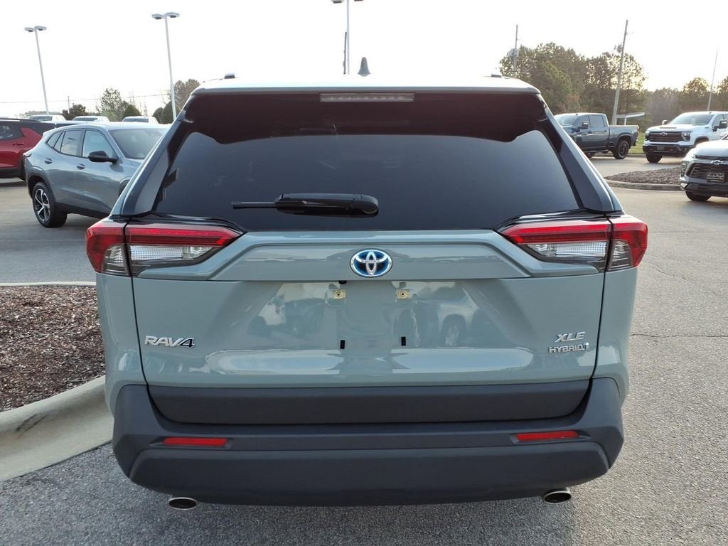 2022 Toyota RAV4 Hybrid XLE