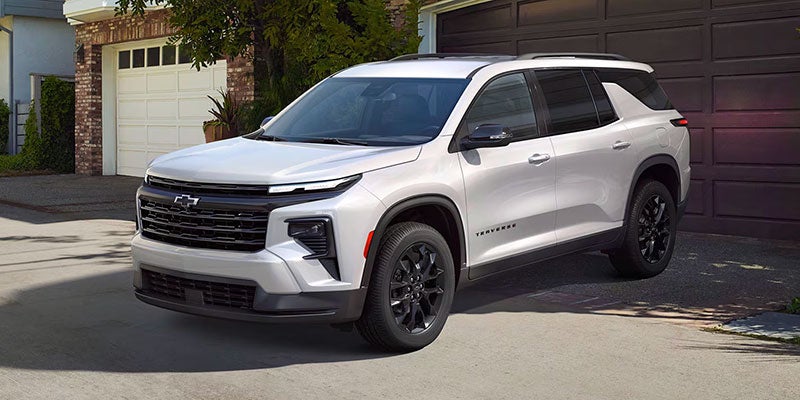 white 2024 Chevrolet Traverse